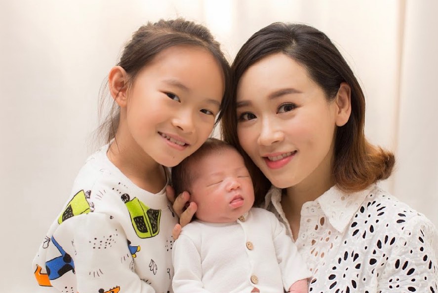 一直未有透露另一半的身份。